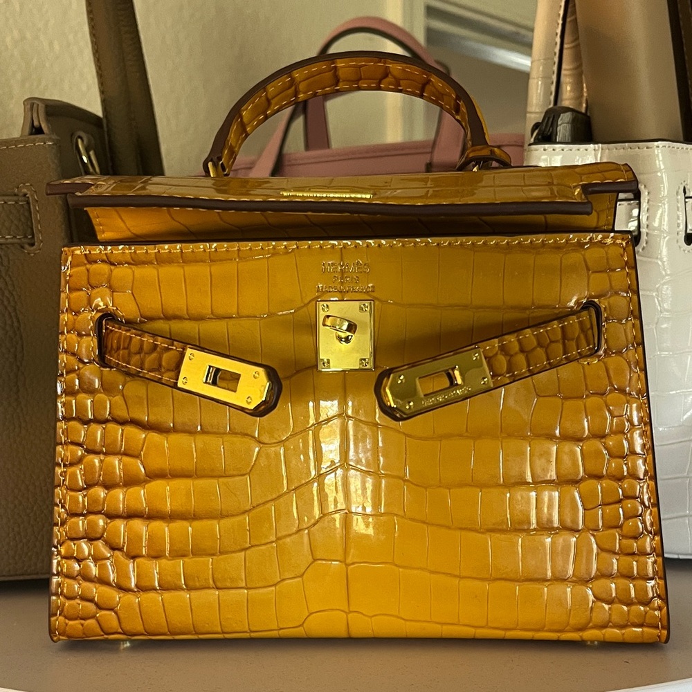 Stylish Yellow Crocodile Embossed Crossbody Bag